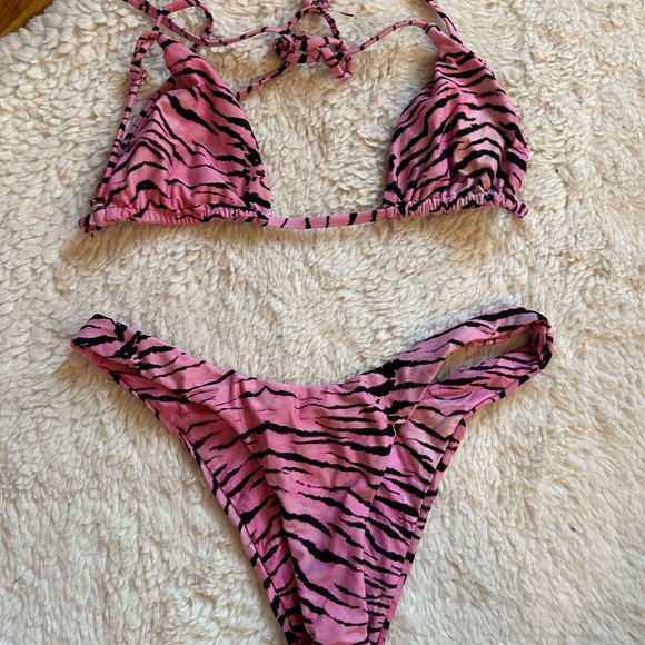 It’s now cool Brand. Bikini set from revolve - Picture 4 of 7